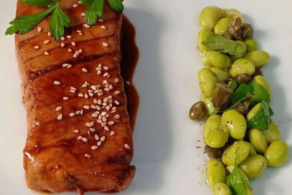 Atún glaseado con miso y edamame (Congelado)