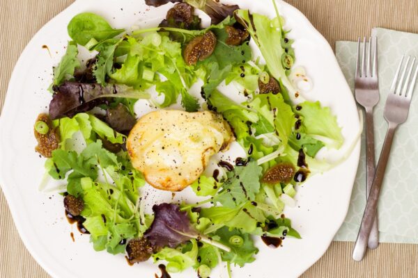 Ensalada pera, rúcula y parmesano