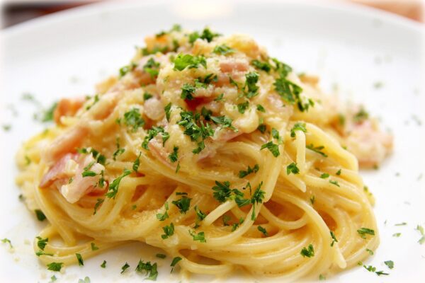 Espaguetis cacio e pepe