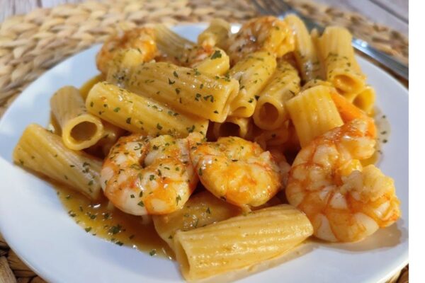 Tortiglioni con salsa de marisco